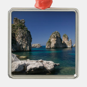 Italien, Sizilien, Scopello, Felsen bei Tonnara Silbernes Ornament
