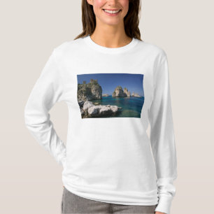 Italien, Sizilien, Scopello, Felsen bei Tonnara T-Shirt