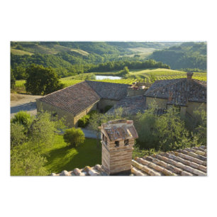 Italien, Toskana. Blick vom Dach auf die Villa Fotodruck