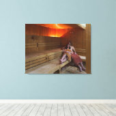 Italien, Toskana, Junge Paare, die sich in der Sau Leinwanddruck (Insitu (Holzboden))