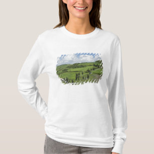 Italien, Toskana. La Foce. Eine gekrümmte Straße w T-Shirt