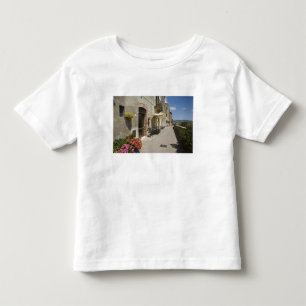 Italien, Toskana, Pienza. Äußerer Gehweg um Kleinkind T-shirt