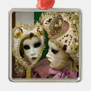 Italien, Venedig, Burano Island. Frauen in Silbernes Ornament