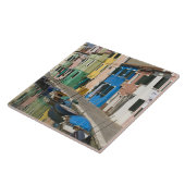 Italien, Venedig, Burano. Mehrfarbige Häuser entla Fliese (Seite)