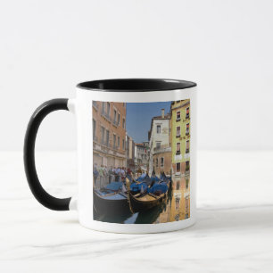 Italien, Venedig, Gondelbahnen entlang des Kanals Tasse