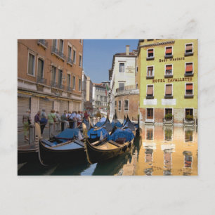 Italien, Venedig, Gondeln entlang des Kanals Postkarte