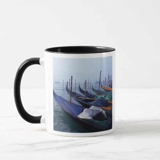 Italien, Venedig. Gondeln. Tasse (Links)