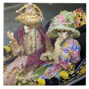 Italien, Venedig. In Kostümen gekleideter Paar f Fliese