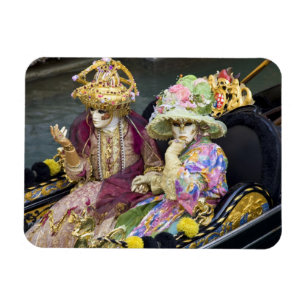 Italien, Venedig. In Kostümen gekleideter Paar f Magnet