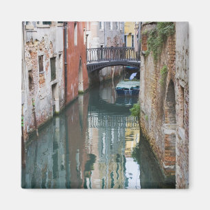 Italien, Venedig, Reflektionen und kleine Brücke Magnet