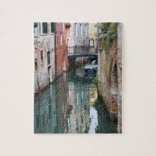 Italien, Venedig, Reflektionen und kleine Brücke Puzzle