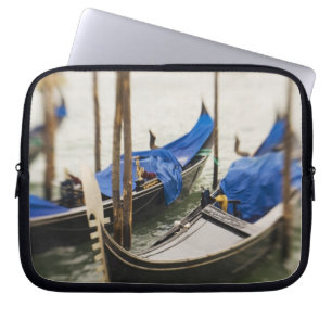 Italien, Venedig, Selektiver Fokus auf Gondel in d Laptopschutzhülle