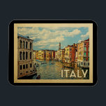 Italien Venice Vintage Travel Magnet<br><div class="desc">Italien Venedig Design im Vintage Travel Stil mit einem Kanal Blick mit Gondeln.</div>