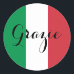 Italienische Flagge Elegante Kalligrafie Grazie Runder Aufkleber<br><div class="desc">Grazie ...  eine italienische Sprache danke Ihnen Nachricht gegen die Farben der italienischen Flagge. Sie können den modernen eleganten Kalligrafiestil ändern,  um Ihre eigene Textnachricht zu erstellen. Probieren Sie einen anderen Schriftart Stil,  Größe und Farbe und personalisieren Sie das Textdesign,  um Ihre eigenen typografischen Aufkleber zu machen.</div>