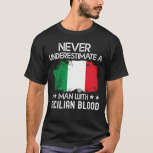 Italienische Flagge unterschätzt nie einen Mann m T-Shirt