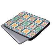 Italienische Kachel. Stickerei mit Blume und Laptopschutzhülle (Vorne Knopf)