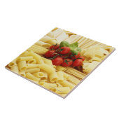 Italienische Küche. Teigwaren und Tomaten Fliese (Seite)