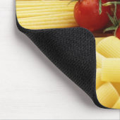 Italienische Küche. Teigwaren und Tomaten. Mousepad (Ecke)