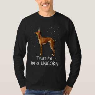 Italienischer Grauhund Vertraut mir im Ein Einhorn T-Shirt