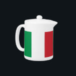 Italienisches Flaggenteapot<br><div class="desc">Fügen Sie Ihrer Teezeit eine Touch italienischen Charmes hinzu, mit unserem exklusiven Teekessel mit der Flagge Italiens! Dieser Teekessel mit viel Liebe zum Detail ist mehr als nur ein funktioneller Gegenstand, er ist ein Fest der reichen Kultur und des kulinarischen Erbes Italiens. Das elegante Design zeigt die ikonische italienische Fahne...</div>