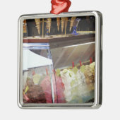 Italienisches gelato im Einkommen Silbernes Ornament (Links)