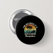 It's 5 O'clock Everywhere I'm Retired Funny Retire Button (Vorne & Hinten)
