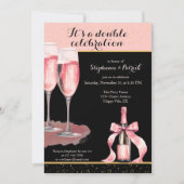 It's a Double Celebration Black Champagne Birthday Einladung (Vorderseite)