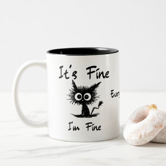It's Fine I'm Fine" Funny Sarcastic Black Cat Zweifarbige Tasse (Mit Donut)