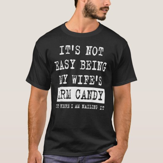 Its Not Easy Being My Wife s Arm Candy Fathers Da T-Shirt (Vorderseite)