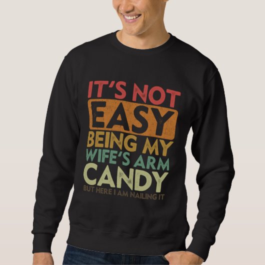 It's Not Easy Being My Wife's Arm Candy Husband Fa Sweatshirt (Vorderseite)