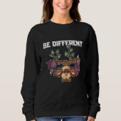 It's okay to be different Sei Anders Owl Bat Sweatshirt (Vorderseite)