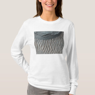 Ius Chasma, eine große Schlucht auf Mars T-Shirt