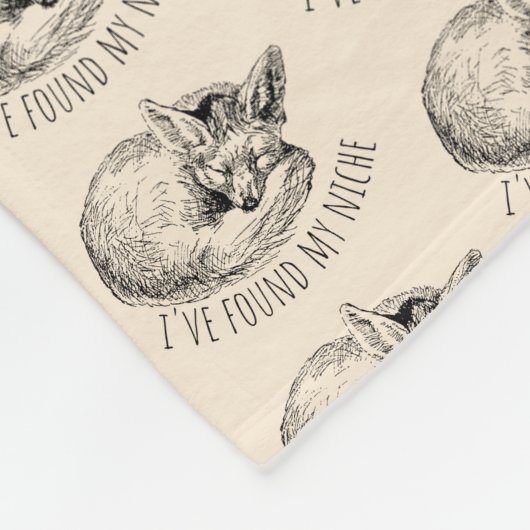I've Found My Niche Cozy Napping Fox Fleecedecke (Ecke)