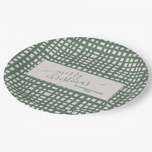 Ivory and sage green checkered Christmas Pappteller (Schrägansicht)