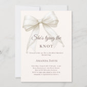 Ivory bow pearls knot elegant Bridal Shower Einladung (Vorderseite)