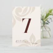 Ivory Burgundy Classic Elegant Damask Table Number Dankeskarte (Stehend Vorderseite)