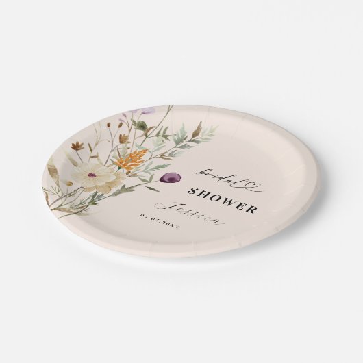 Ivory Cream Wildblumen Herz-Script-Brautparty Pappteller (Schrägansicht)