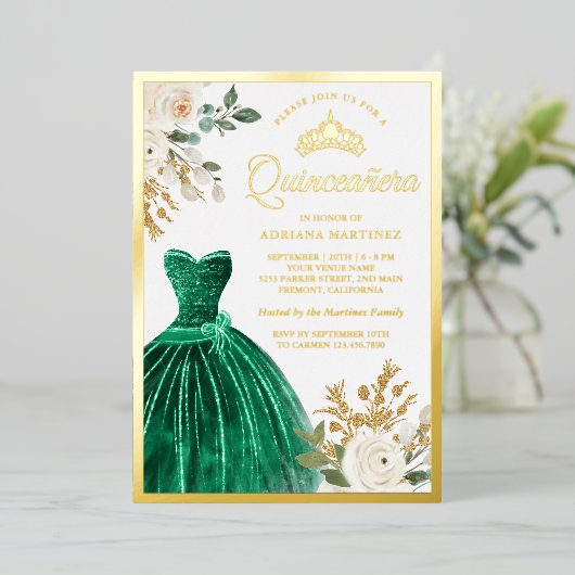 Ivory Floral Emerald Green Gown Quinceanera Gold Folieneinladung (Stehend vorne)