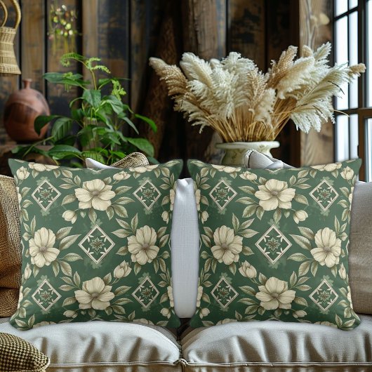 Ivory Floral on Emerald Background Kissen