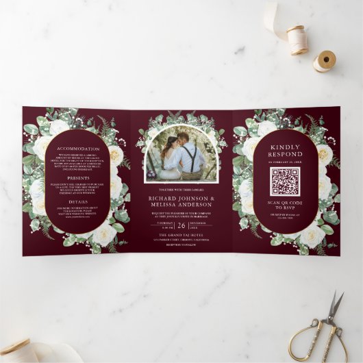 Ivory Floral Photo Burgundy QR Code Wedding Dreifach Gefaltete Einladung (Innenseite)
