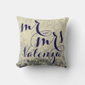 Ivory Lace Blue Two Tone Wedding Newlywed Gift Kissen (Vorderseite)