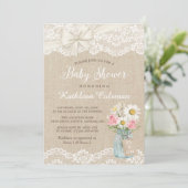 Ivory Lace Burlap Floral Mason Jar Baby Shower Einladung (Stehend Vorderseite)