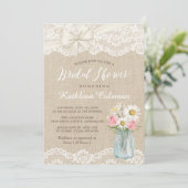 Ivory Lace Burlap Mason Jar Floral Brautparty Einladung (Stehend Vorderseite)