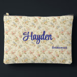 Ivory Mixed Bouquet Romantic Floral Wedding Party Zubehörtasche<br><div class="desc">Kleine Blüten, großer Charme. Dieser zauberhafte Reißverschluss besticht durch romantischen Elfenbeinhintergrund mit gemischter pastellfarbener Blütenabdruck mit einer süsse Schriftzeichen-Personalisierung. Ideal für Schönheitsprodukte, Elektronik, bachelorette Wochenendessentials oder als Teil eines koordinierten Set für Bachelorette. Es stehen auch passende Taschen, Geschirrtücher und Handtücher für Wellness-Center und Strand zur Verfügung. | Klicken Sie auf...</div>