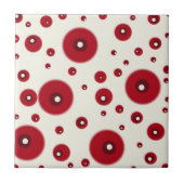 Ivory Red Dots Funky Whimsical Circle Pattern  Fliese (Vorderseite)