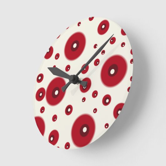 Ivory Red Dots Funky Whimsical Circle Pattern  Runde Wanduhr (Winkel)