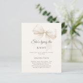 Ivory tying the knot bow Bridal Shower invitation (Stehend Vorderseite)