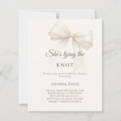 Ivory tying the knot bow Bridal Shower invitation (Vorderseite)