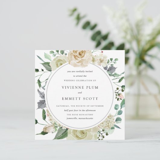 Ivory White Rose Hydrangea Blumenhochzeit Einladung (Stehend Vorderseite)