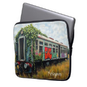 Ivy and Graffiti Covered Abandoned Train Laptopschutzhülle (Vorderseite Links)